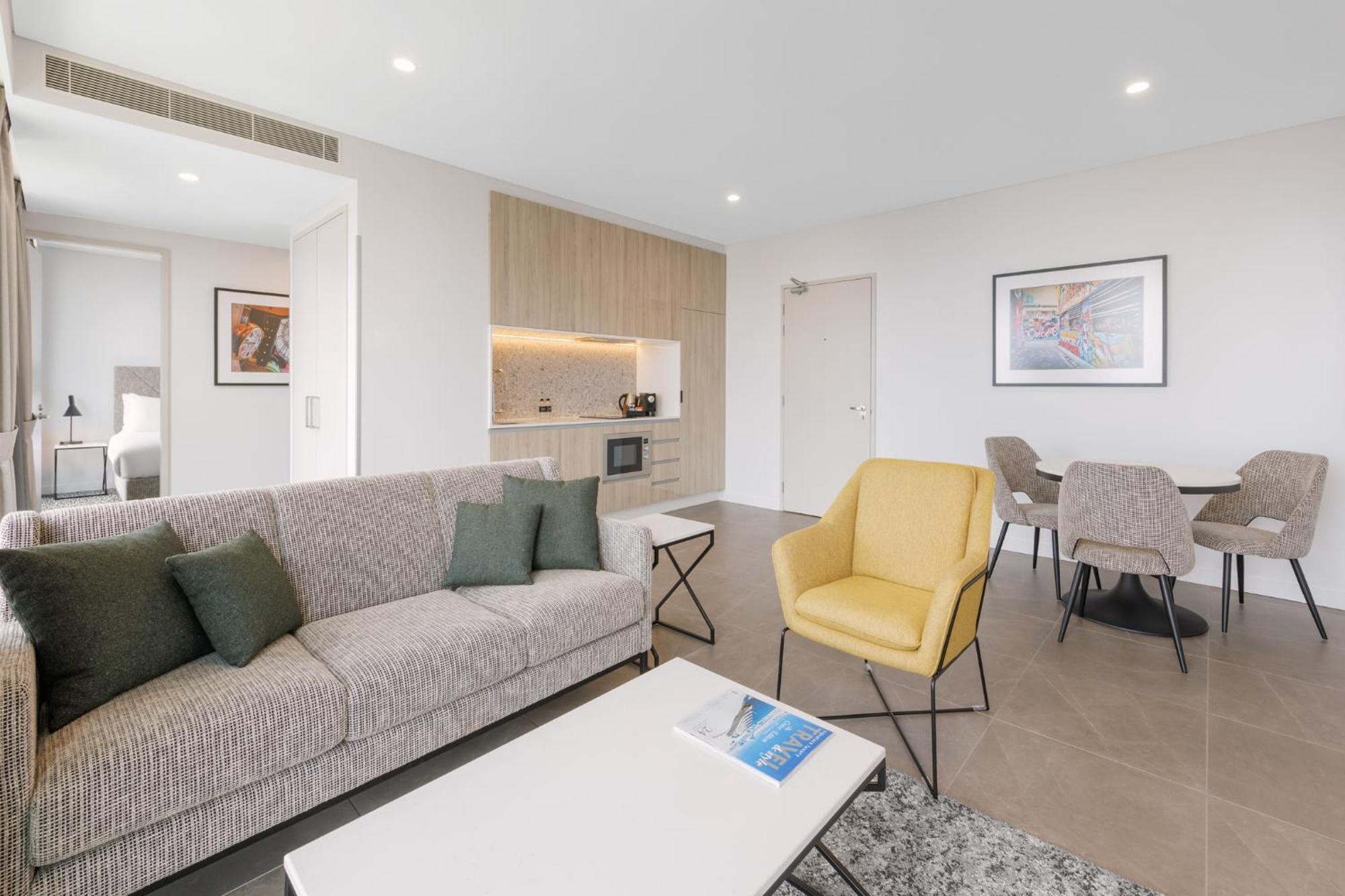 Meriton Suites מלבורן מראה חיצוני תמונה A typical apartment at the hotel