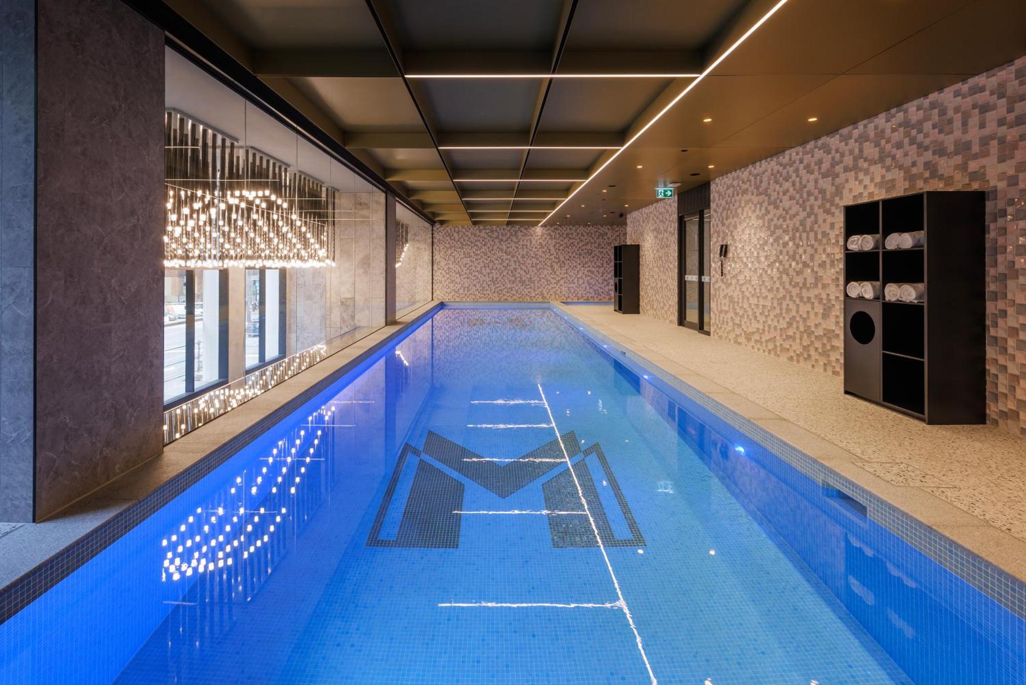 Meriton Suites מלבורן מראה חיצוני תמונה The pool at the 2017 edition of the 100 Best Hotel & Spa Design Awards